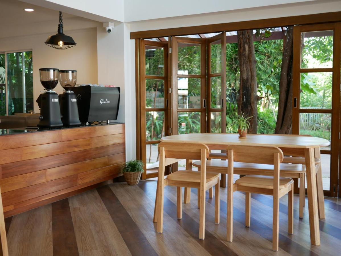 Breadfruit Hostel Τσιάνγκ Μάι Εξωτερικό φωτογραφία